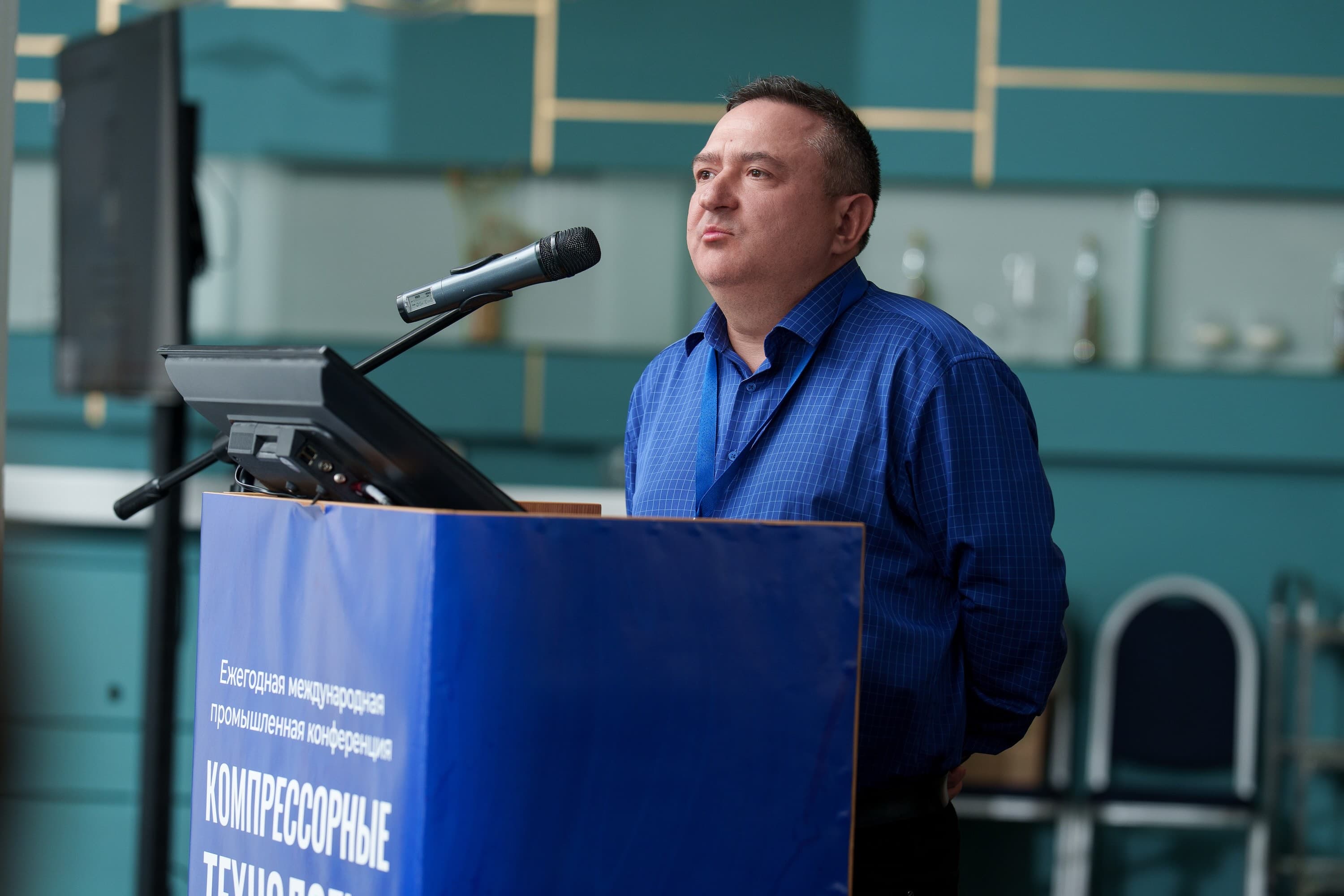Vladimir Logutov answers audience questions at the "Compressor Technologies 2025" conference